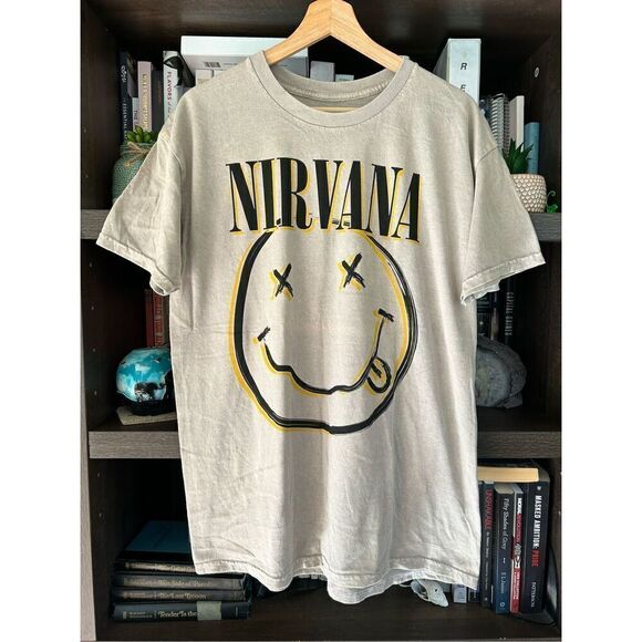 NIRVANA Other - 🐿️ NWOT Nirvana Acid Wash Tan Gray Smiley Graphic Unisex Short Sleeve Tee Large